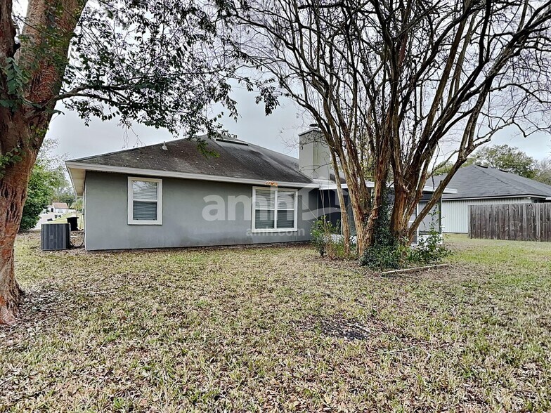 Building Photo - 3943 Hunters Lake Cir E