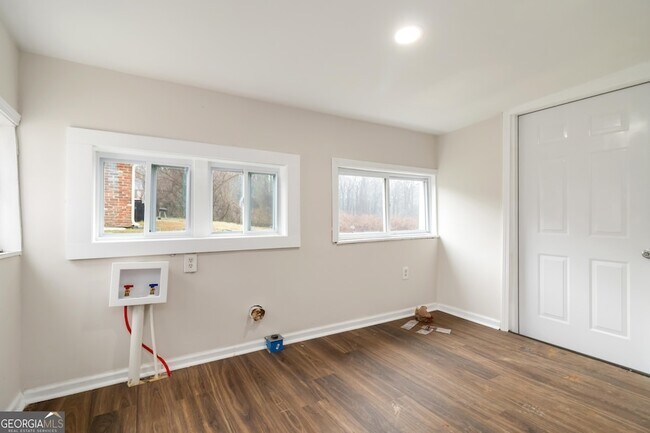 Building Photo - 2141 Fairburn Rd SW