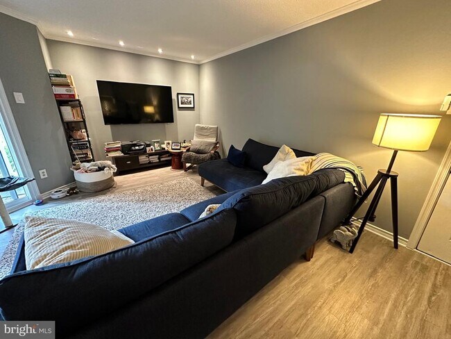 Building Photo - 1538 Lincoln Way