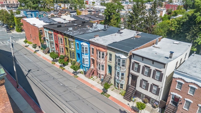 Building Photo - 179 Elk St