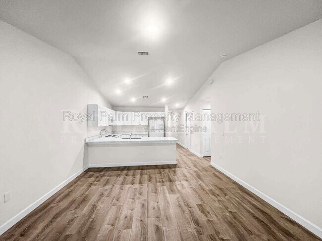 Building Photo - 745 Harry Ave S
