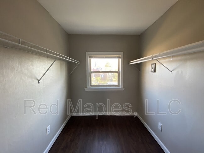 Building Photo - 321 Iron St
