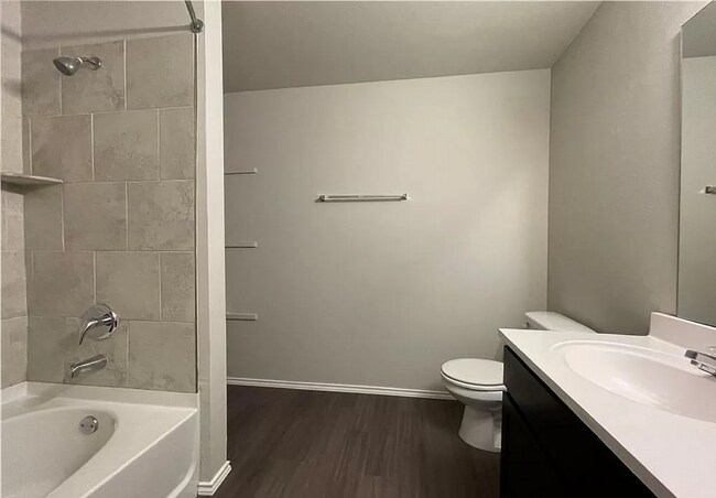 Building Photo - Beautiful 3-Bedroom Home with Easy Access ...
