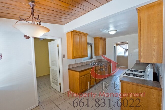 Building Photo - NE-Bakersfield 3 bedrooms 1 baths