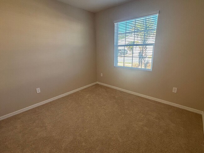 Building Photo - Charming House with tons of Amenities (all...