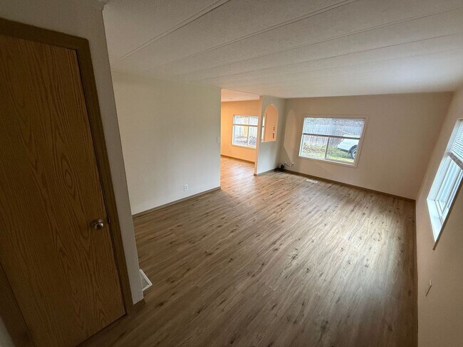 Building Photo - Private remodeled 2 bed home with huge fenced yard in Puyallup for rent now!