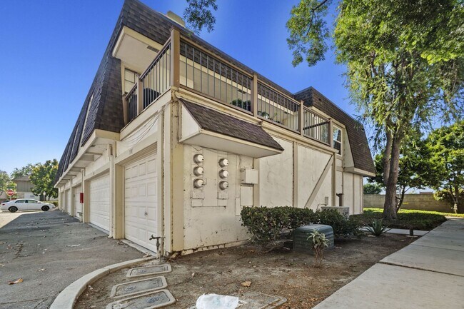 Building Photo - Showing Times: to schedule a viewing, please contact us