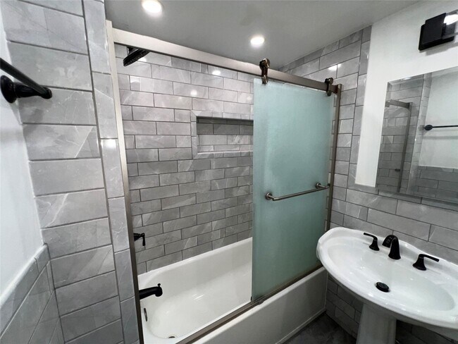 Building Photo - 2444 Rhonda Dr