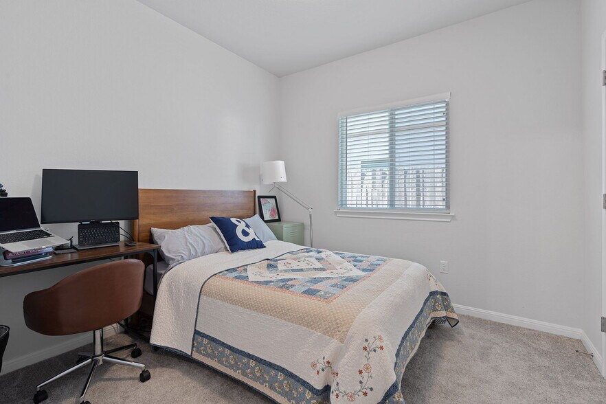 Building Photo - 10800 Blacket Dr