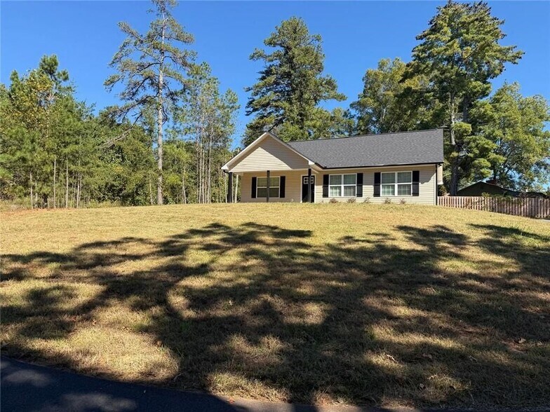 Building Photo - 635 Ben Higgins Rd