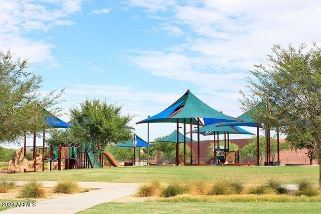 Building Photo - 2870 S Nebraska St