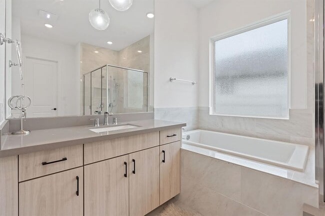 Building Photo - 309 Pear Tree Ln