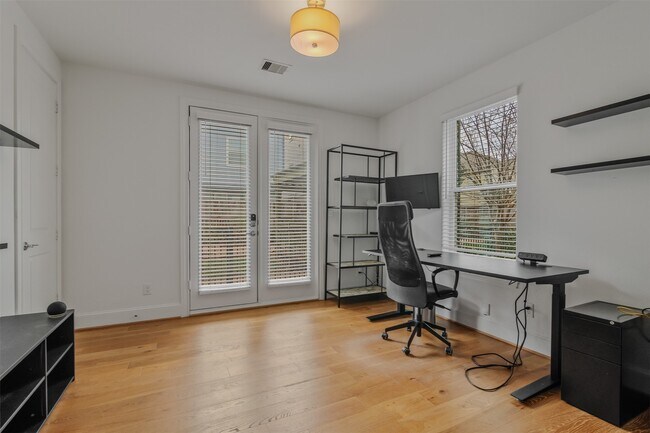 Building Photo - 10943 Grove Tree Ln