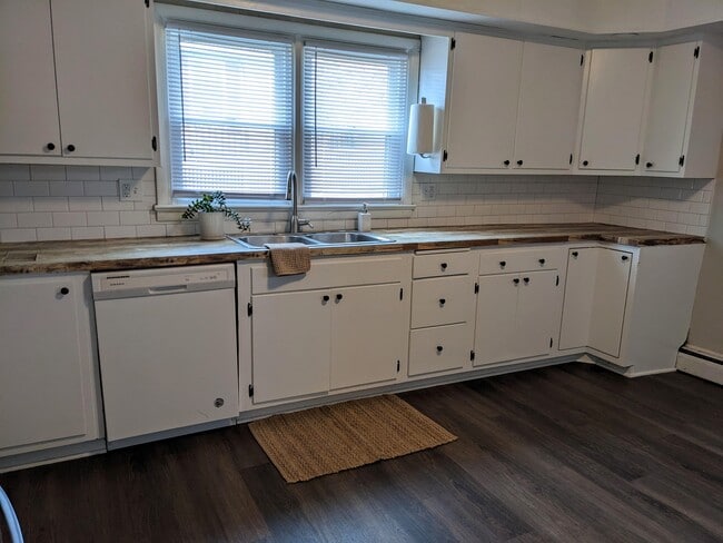 Building Photo - 329 N 2nd St