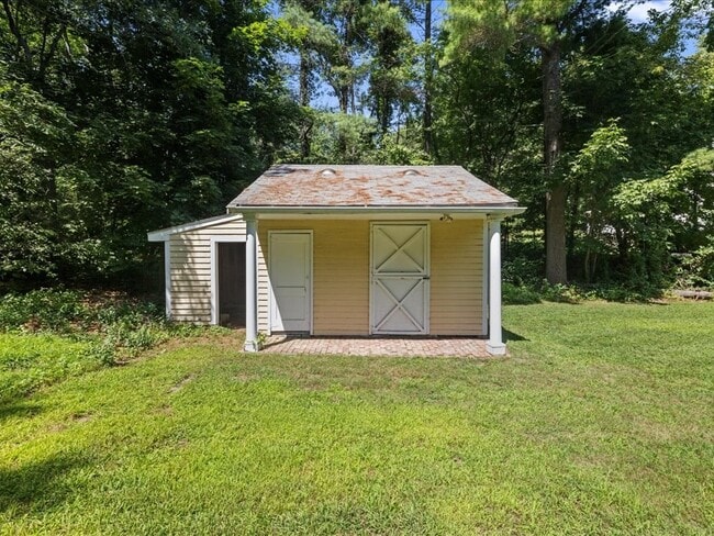 Building Photo - 15 Woodridge Rd