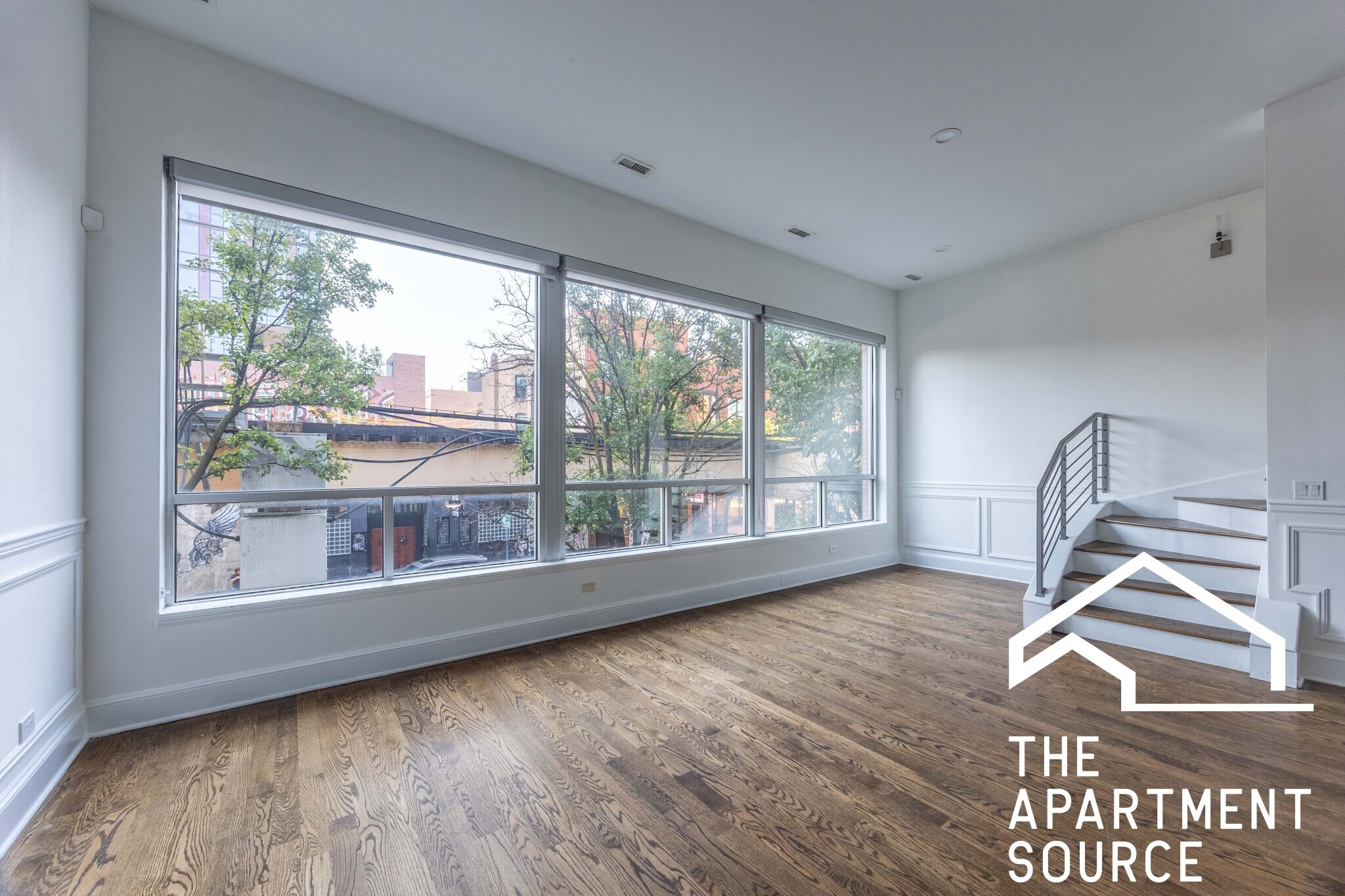 Building Photo - 1008 W Lake St