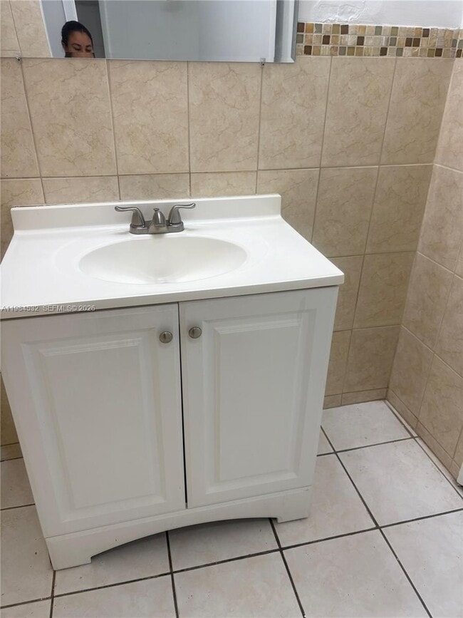 Building Photo - 16701 NE 14th Ave