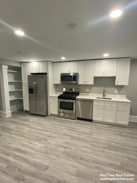 Building Photo - 190 Kelton St