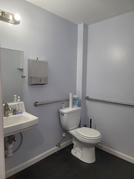 Building Photo - 503 W Lexington St