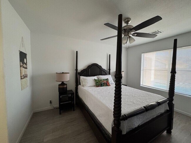 Building Photo - Pool Home with 3Bedrooms +Bonus Room Bullhead Parkway-Desert Foothills Estates- Can Be "Furnished...