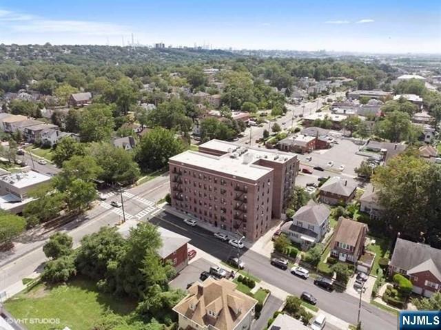 Building Photo - 855 Broad Ave