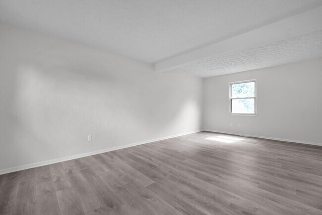 Building Photo - 3302 Sundale Rd