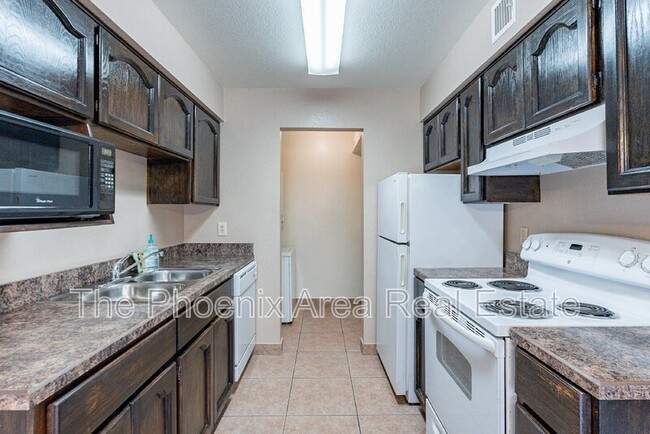 Building Photo - 16657 E Gunsight Dr