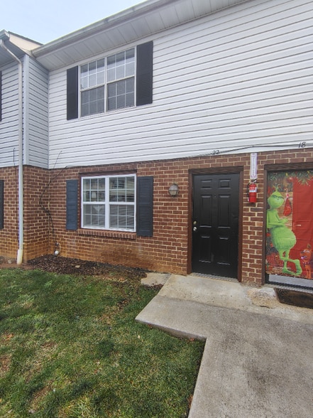 Building Photo - 22 Fonda Dr