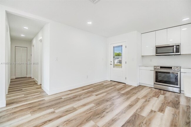 Building Photo - 8705 Tahiti Ln