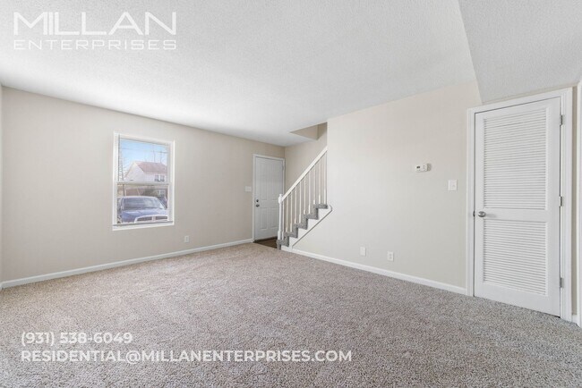 Interior Photo - 510-520 Hietts Ln