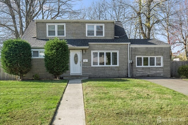 Primary Photo - 33 Windsor Dr