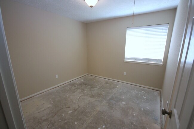 Building Photo - 22511 Braken Manor Ln