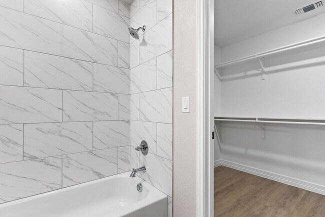 Building Photo - 804 White Meadow Ln