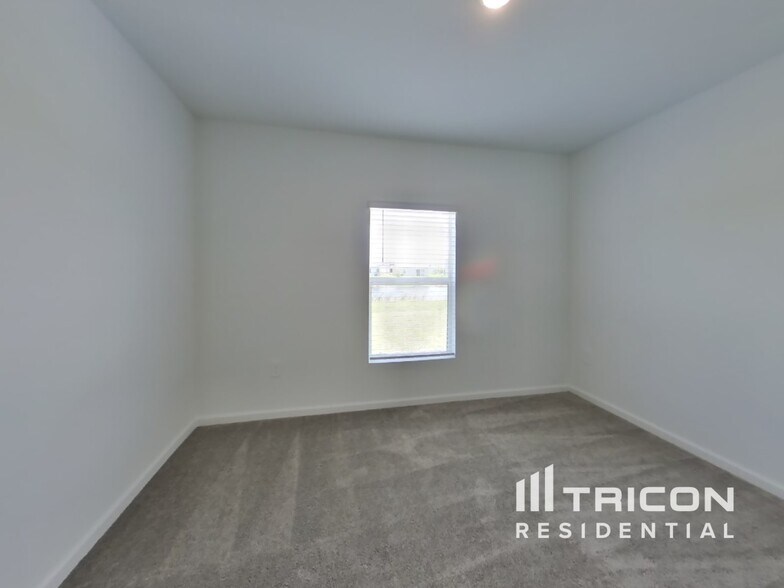 Building Photo - 5648 Gingham Dr
