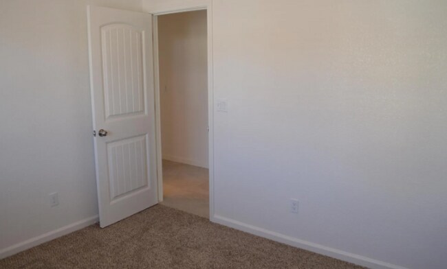 Building Photo - 4467 Jennifer Wy