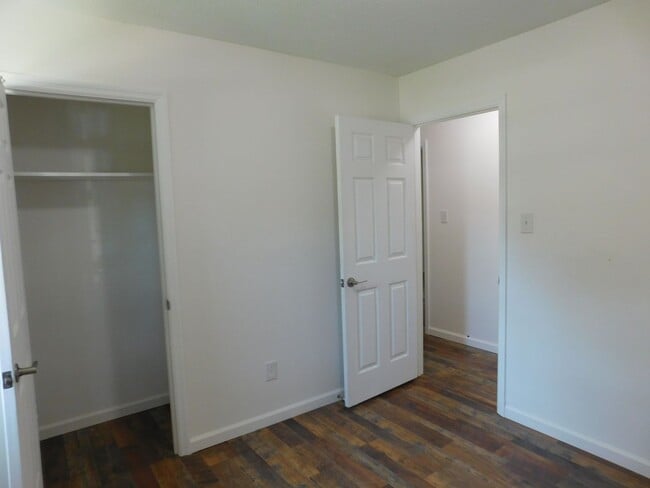 Building Photo - 4004 Brandywine Dr