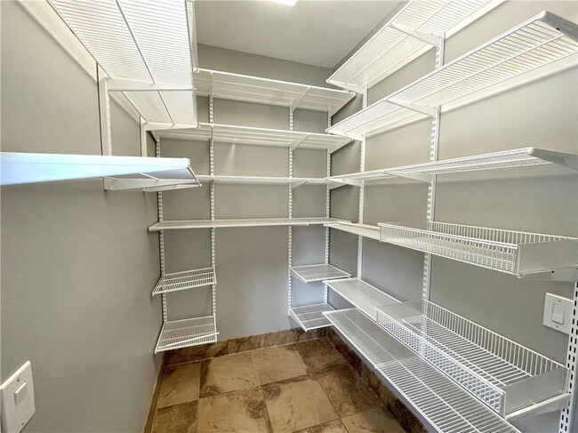 Building Photo - 655 Huntwick Pl