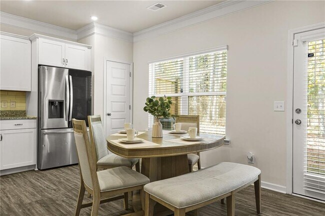 Building Photo - 2070 Ravencliff Dr