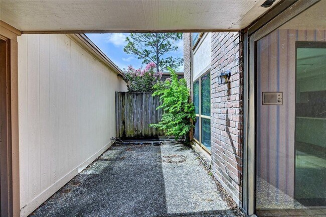 Building Photo - 2610 Princess Ln