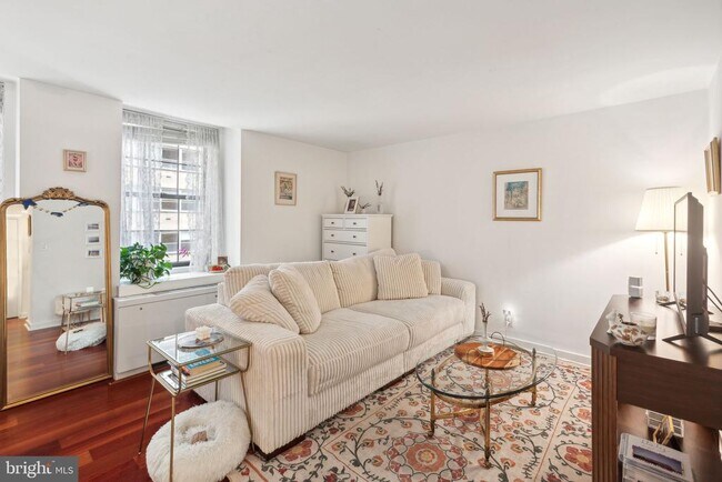 Building Photo - 219 S 18th St