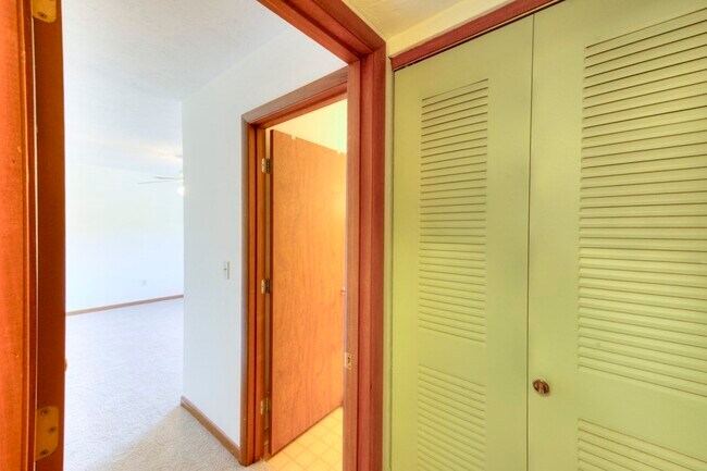 Building Photo - 340 Sunderland Rd