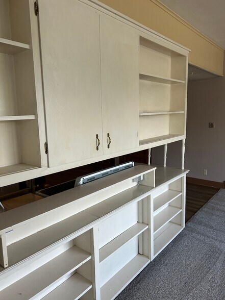 LR Shelving - W4160 Main Rd