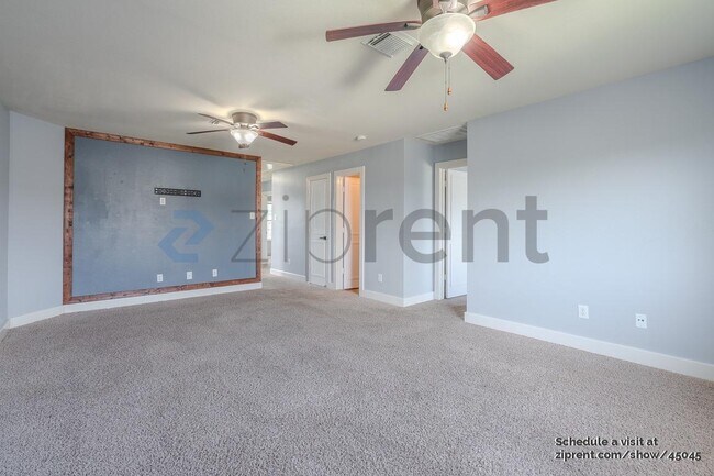 Building Photo - 11944 Chanteloup Dr