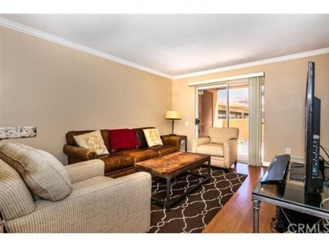 Building Photo - RB 1 Br 1 Bath Granite Kitchen Luxury Condo $2400 Avail July 1st