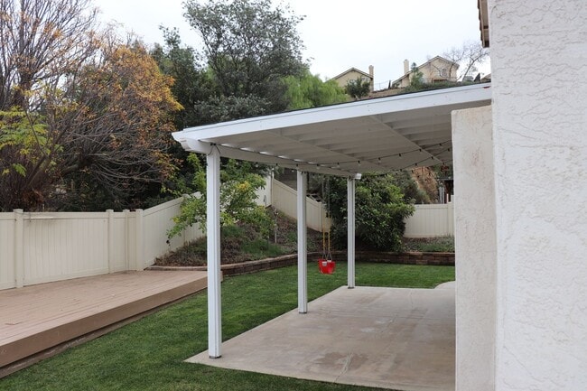 Building Photo - Spacious ALPINE 3 Bedroom 2.5 Bath 2 Story on a Cul De Sac