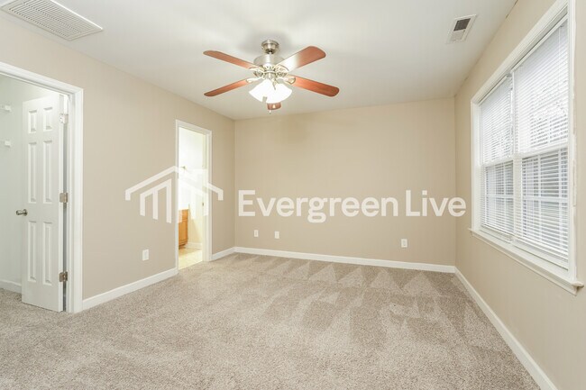 Building Photo - 1648 Thompson Dr