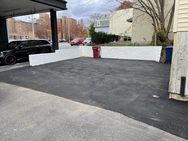 Building Photo - 10 Chipman Ave