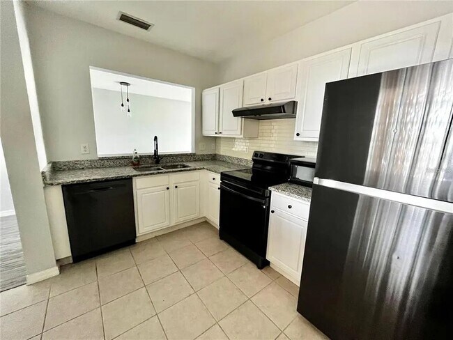 Building Photo - 6011 Skydale Way