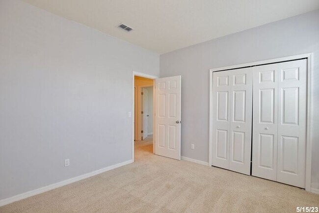 Building Photo - Gorgeous 4/3.5 Home with a Large Fenced Ba...