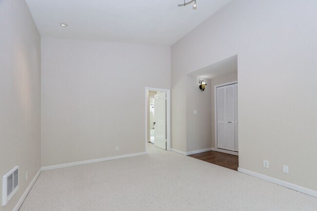 Building Photo - 1BR/1BA Pet-Friendly Top-Floor Condo with Bonus Room & Resort-Style Amenities | San Mateo | YouTu...